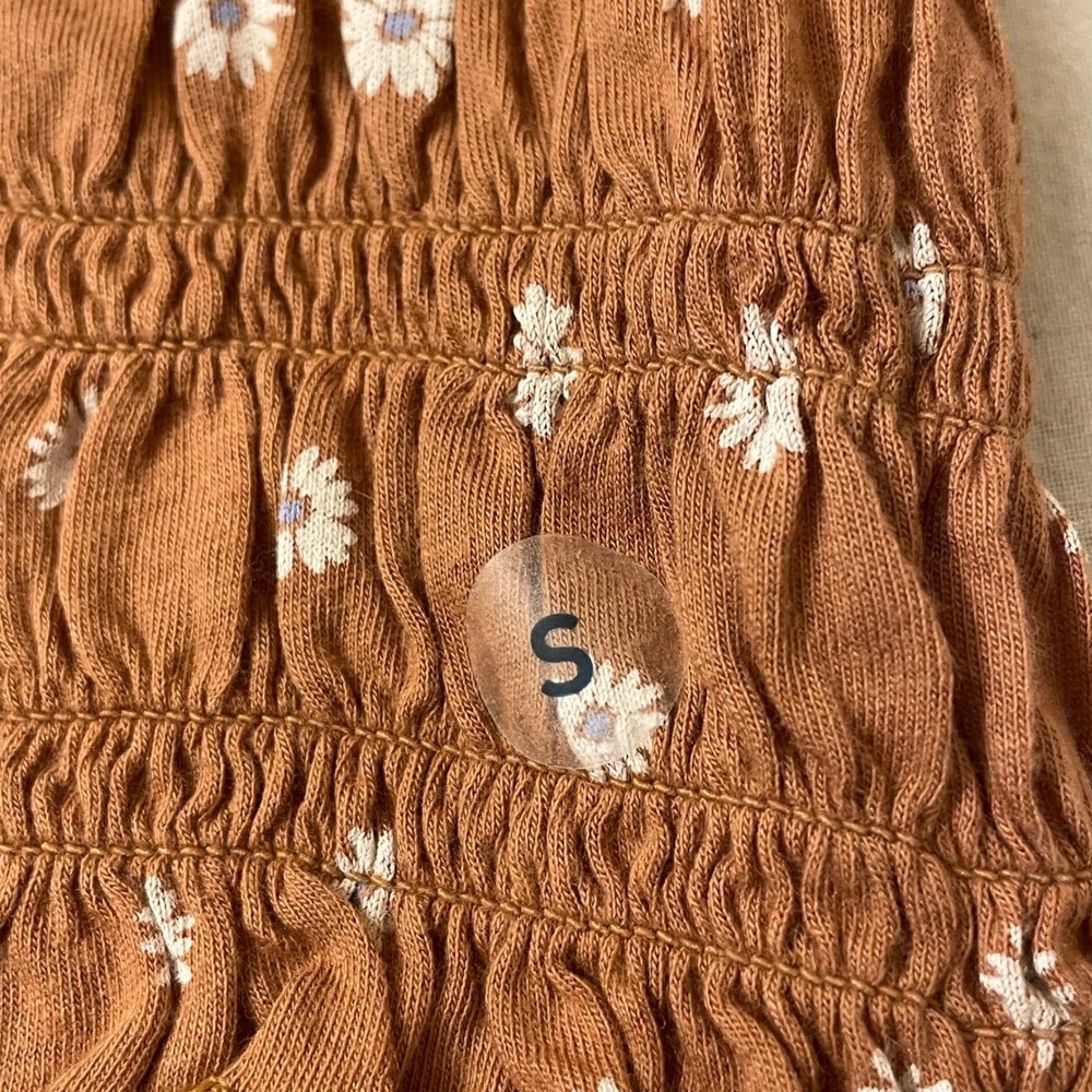 American Eagle Brown Daisy Floral Smocked Crop Top Small Sleeveless Ruffle Trim - Picture 5 of 7